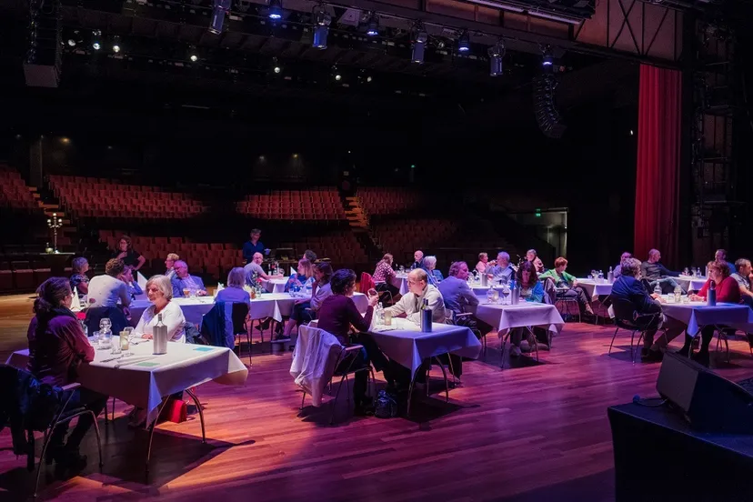 theater op je bord grote zaal