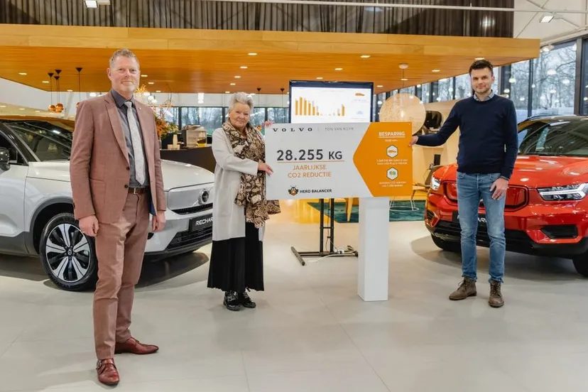 tvk met cheque 1024x659 1