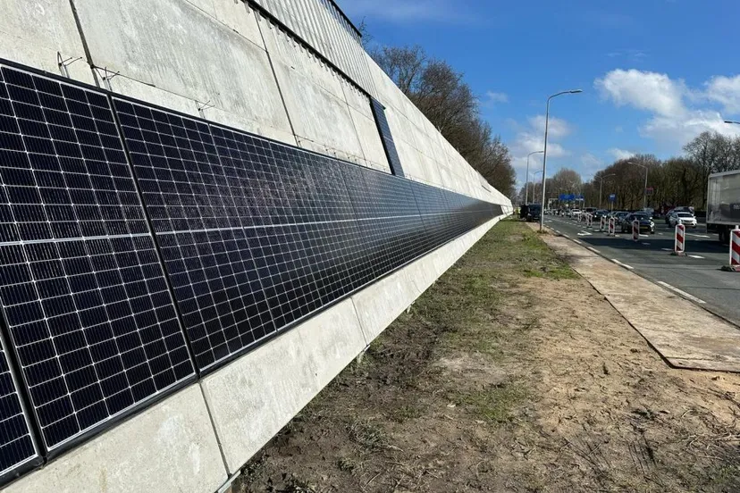 zonnepanelen energieleverend geluidsscherm 1024x768 1