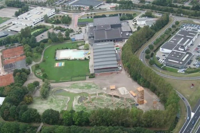 luchtfoto hele complex hv hoog sept 2009