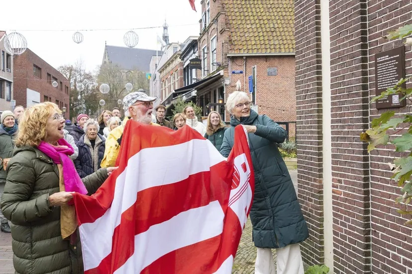 onthulling gevelbord 1536x1086