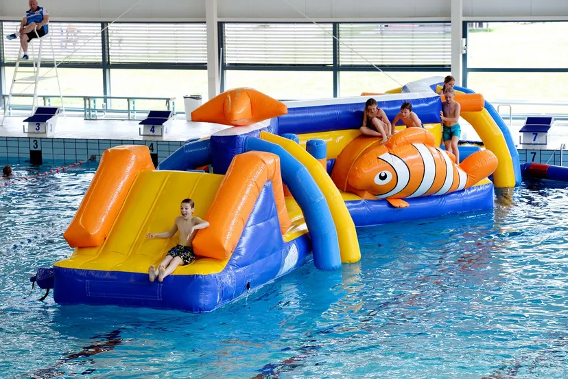 15 meterlange stormbaan in de kerstvakantie bij zwembad hoornse vaart