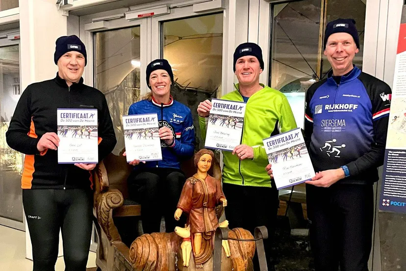 nanette in de arrenslee omringd door schaatsers joost henk en ron