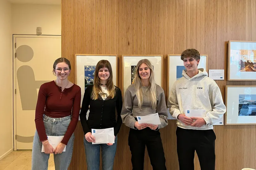 pb 05 genomineerde leerlingen met rechts publiekswinnaar vince sprenkeling