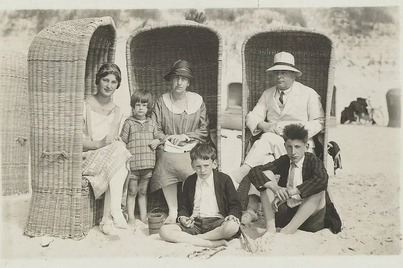 PB RAA foto 1 - Familie op het strand