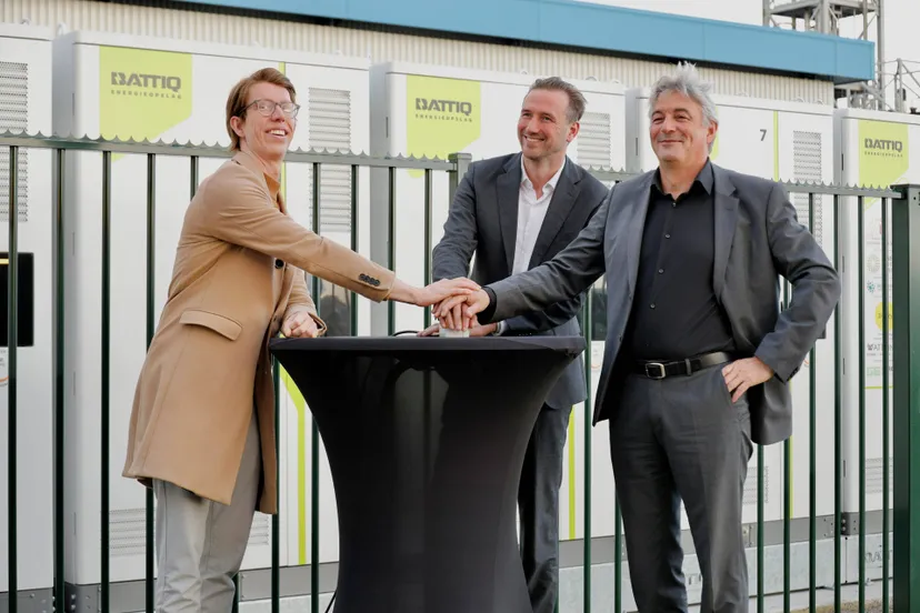 foto 2 lancering batterij - vlnr Joep Sanderink NEC, wethouder Christian Schouten, Peter Simoes InVesta