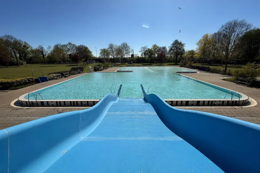 Het huidige buitenbad bij zwembad Hoornse Vaart sluit op 27 september om plaats te maken voor bouw van het nieuwe zwem- en sportcomplex