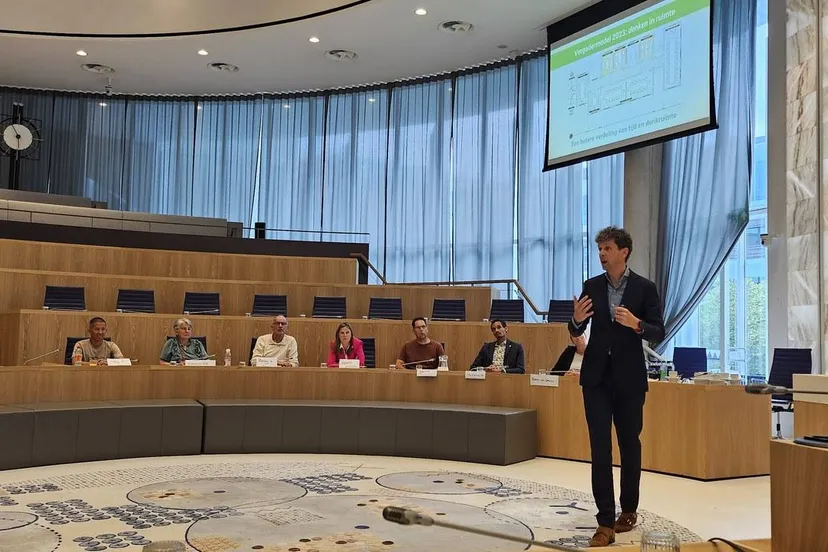 wie beslist over mijn stad gemeenteraad almere
