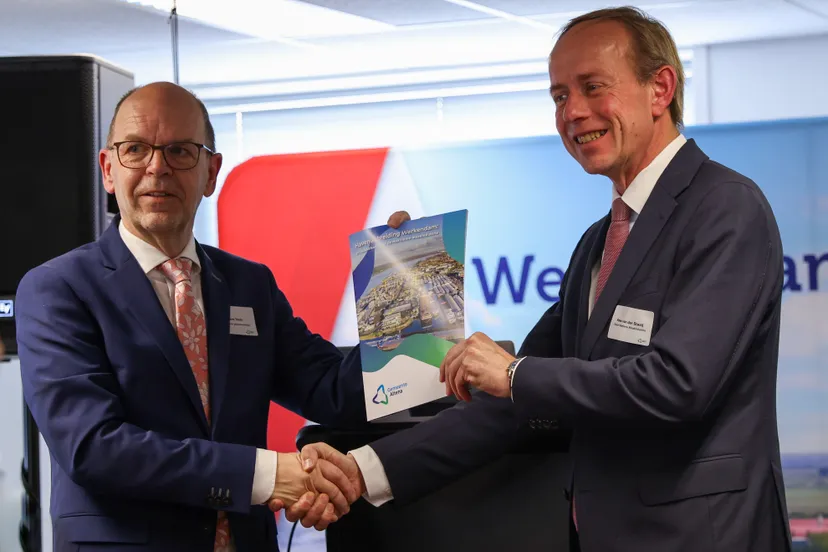 foto overhandiging 1