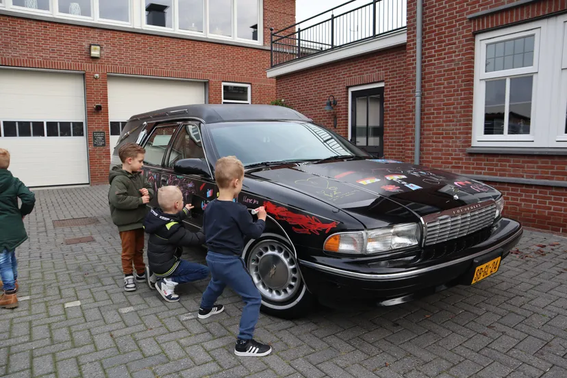 krijtrouwauto 04 adobespark