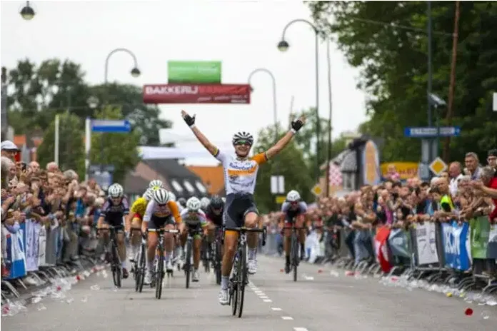 screenshot 2021 04 19 vos knalt naar magistrale overwinning in amstel gold race
