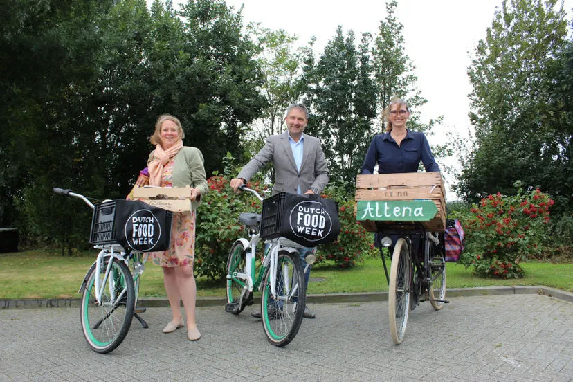 wethouder roland van vugt programmamanager albertien perdok en jacoline peek
