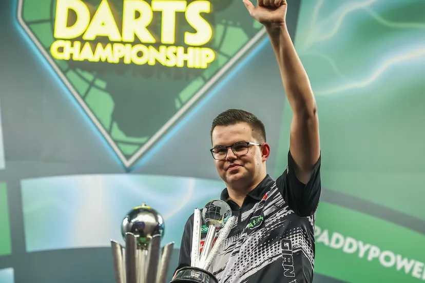 TL_2026WCFINAL_VanVeenTrophy2