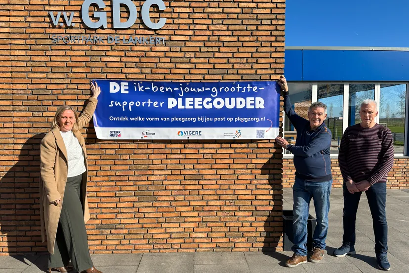 Bij persbericht wervingsspandoeken pleegzorg