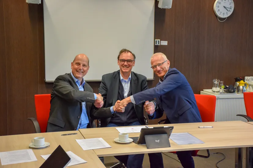20190509 ondertekening bedrijvenlijst door directeuren odru rud en vru