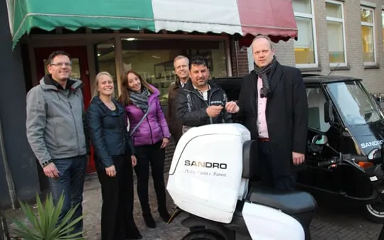 4295 fullimage elektrische bezorgscooter