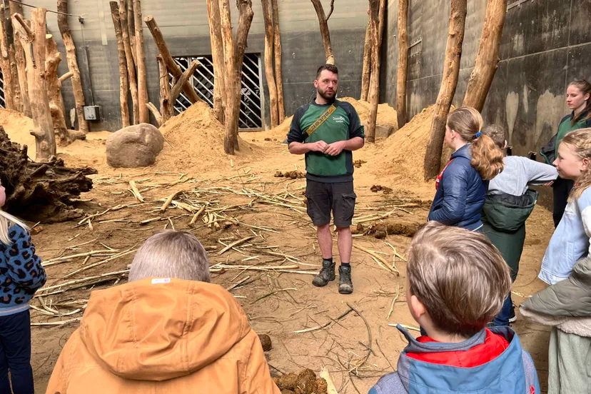 de kinderen gaan in gesprek met onder andere projectleiders en dierverzorgers over uiteenlopende onderwerpen en geven daarover een advies