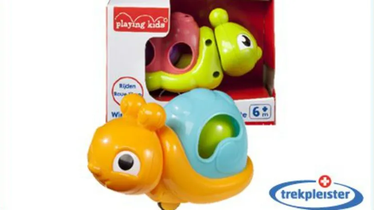 de wieltjes van het speelgoed kunnen losraken foto trekpleister