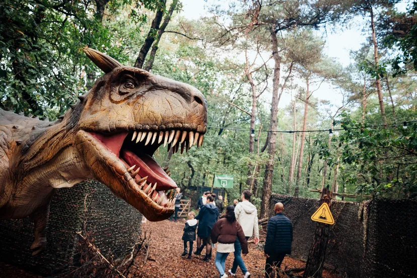 dit jaar voegen we een spectaculair nieuw element toe metershoge bewegende dinosaurussen die tot leven komen in ons park