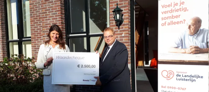 foto uitreiking monuta helpt aan sensoor e1537816839805