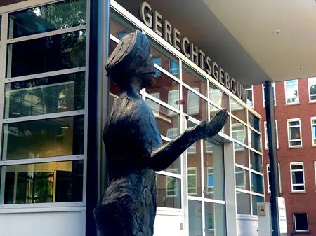 gerechtsgebouw20utrecht20en20vrouw20justitia