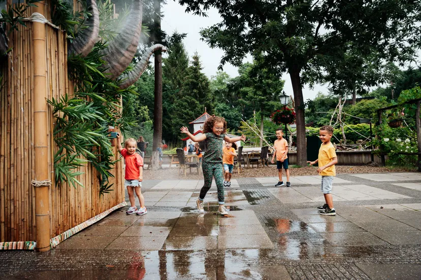 het water uit de fonteinen wordt ondergronds opgevangen in een infiltratiekrat