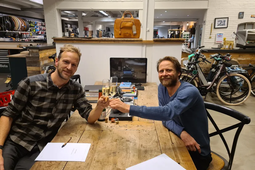 overdracht bikeshop en 33 tweewielers hr