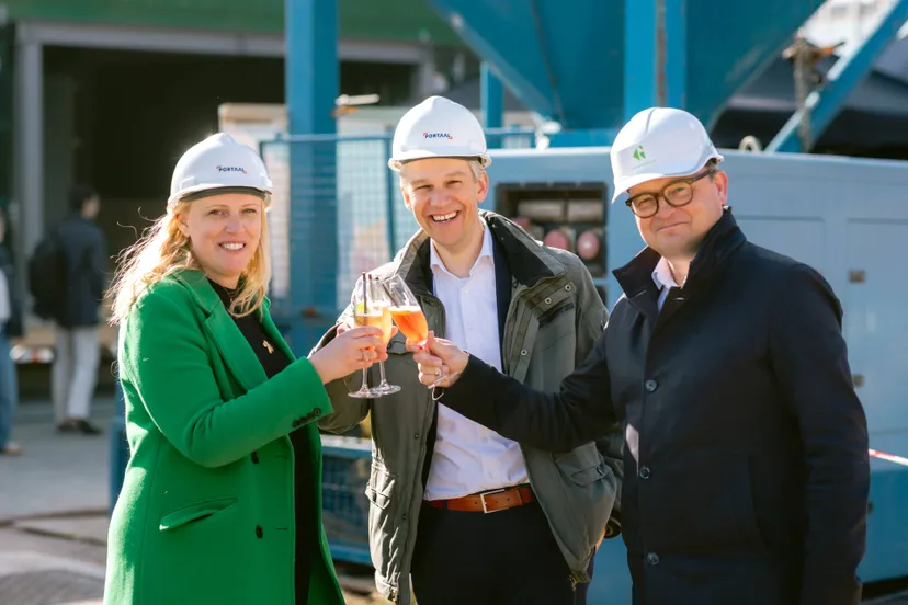 20250331 portaal gaslaan proost door sprekers fotograaf jellientigelaar