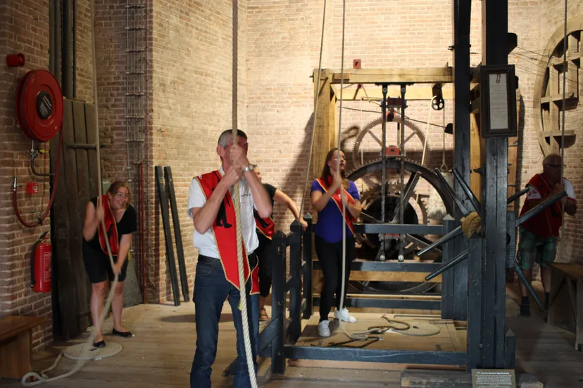 Een klokkenluider aan het werk