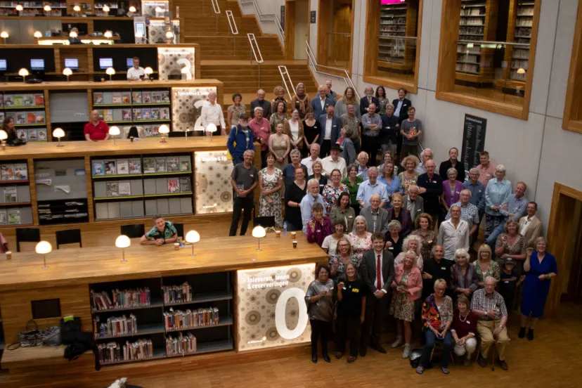 Groepsfoto feest Eemlandse Schrijvers 2022