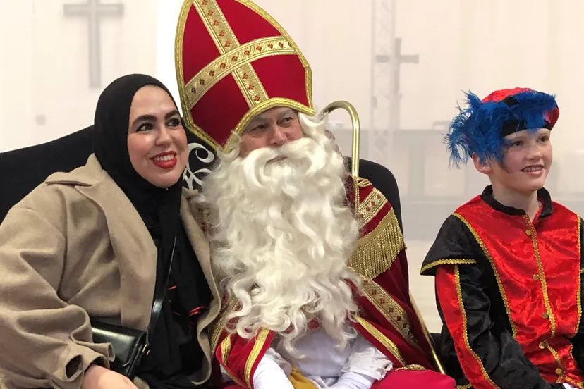 Wethouder met sinterklaas