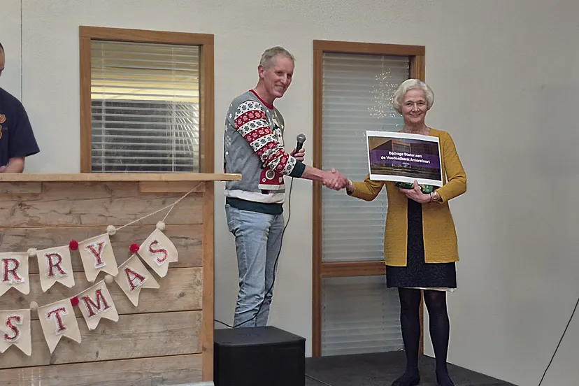 Erwin Dreuning (CEO Stater) en Irene Vriens (Vertegenwoordiger Voedselbank Amersfoort)-2