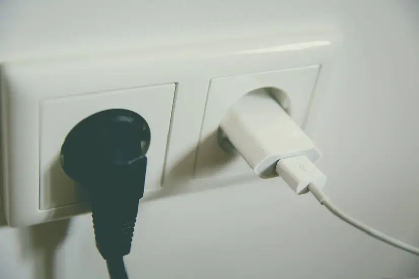 markusspiske-power-outlet-1794616