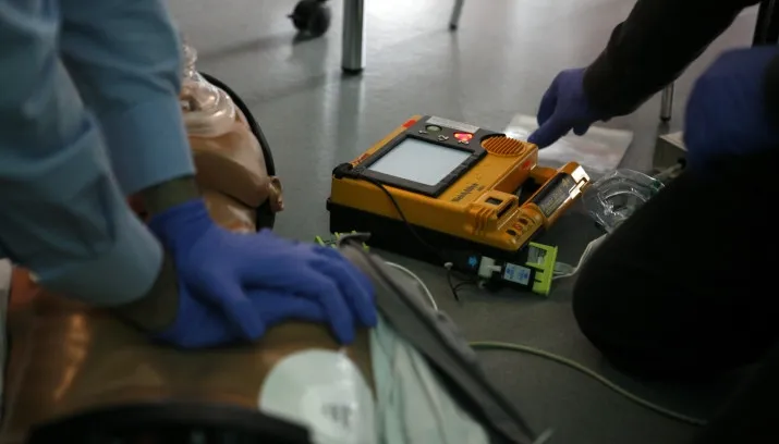 aed reanimatie foto rama cc0