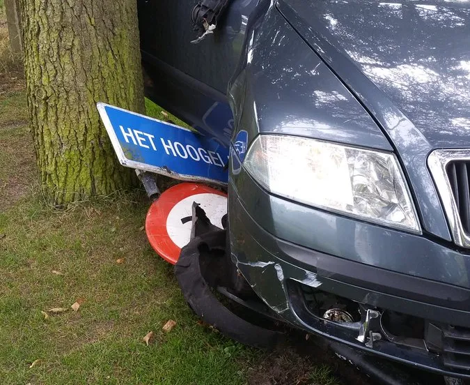 auto van de weg politie beekbergen