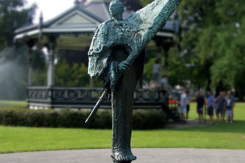 centraal monument cor hund oranjepark apeldoorn wikimedia