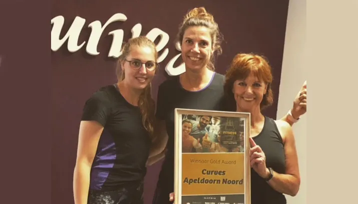 curves award club 715x408