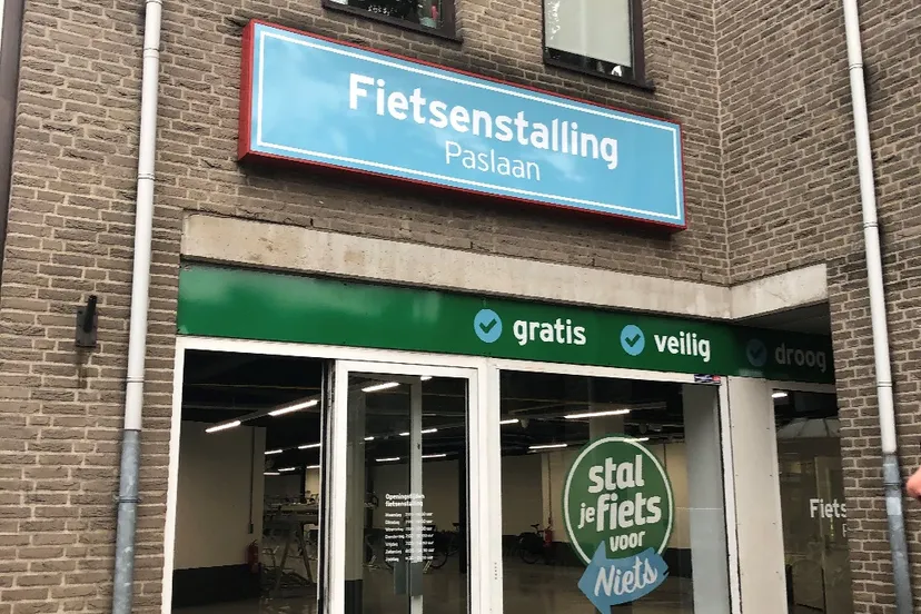 fietsenstalling buiten oude kijkshop gemeente apeldoorn