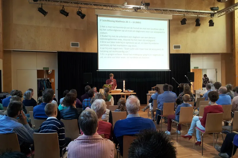 jongerendienst in het kristal de fontein