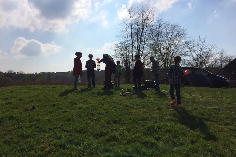 kinderen op de volkssterrenwacht