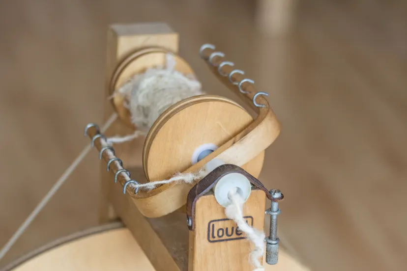 spinning wheel 1252186