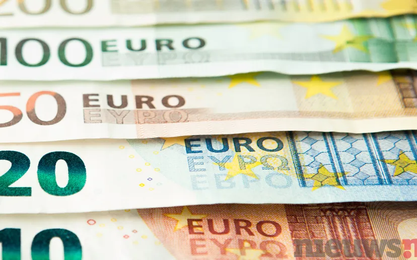 vakantiegeld 1 op 10 nederlanders gaat naar vaste lasten