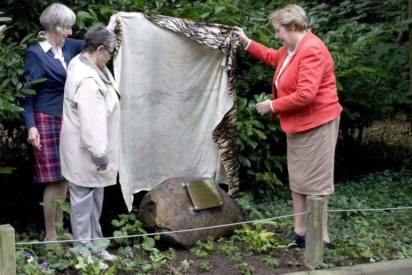 ahpehjxe8cc70tf0846ii8kji herdenkingburgers zooarnhem 1