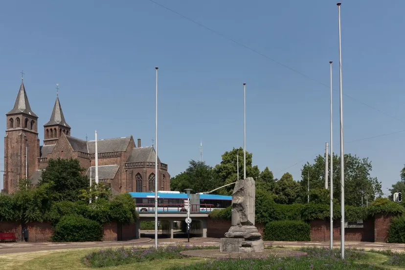 airborne monument op het airborneplein arnhem centrum het monswikimediaorg foto5 2015 07 02 1216