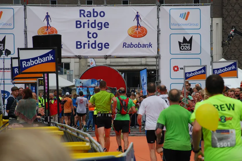 az0vk8856rlh2j3i3ljzzcpu5 bridgetobridge2014091410arnhem nieuws 17