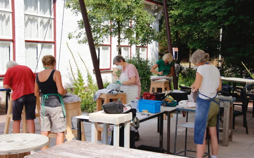 beeldhouwen in de tuin foto gerda hendriks