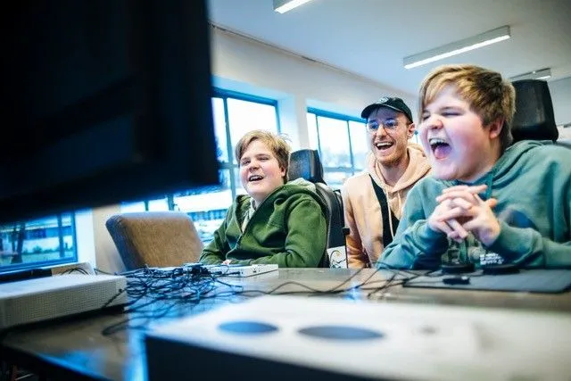 biosvankantieoordjoost milan en ilya lachend