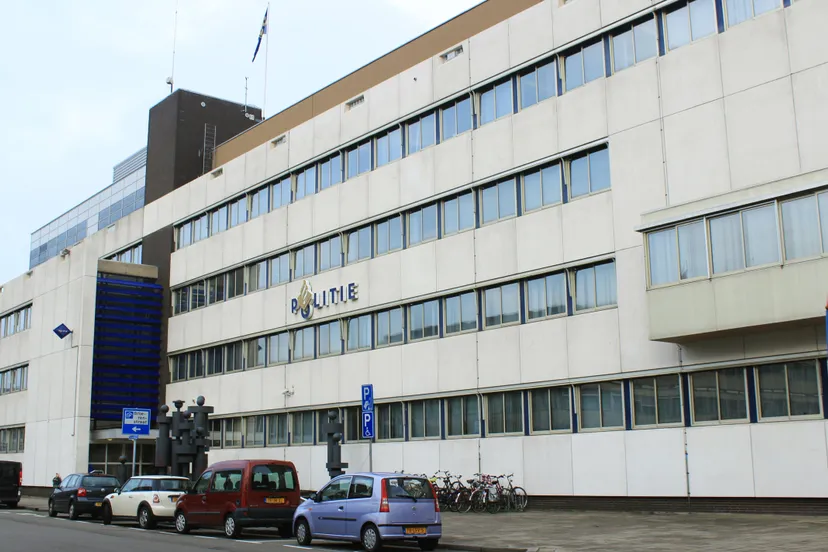 d19yip1qkamorutyg6bb4fvsn politiebureau zijkantcrop