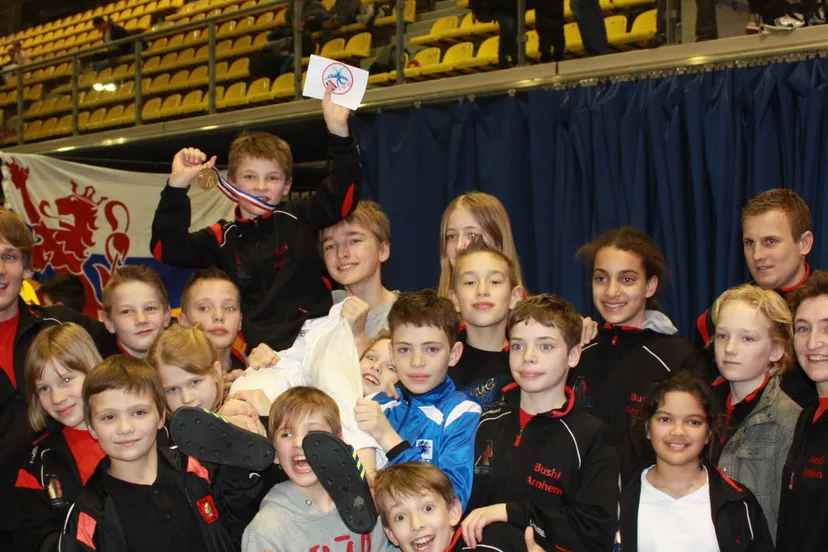 f2f5blw87e7i18zbth1j8w2mc kampioen