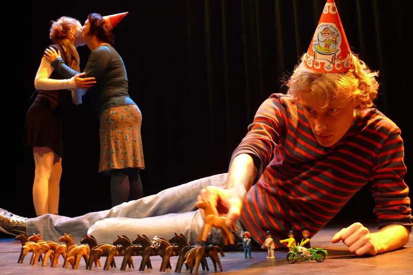 f7ycncabmvhwh52yfru9ogev3 foto indiaan in huis